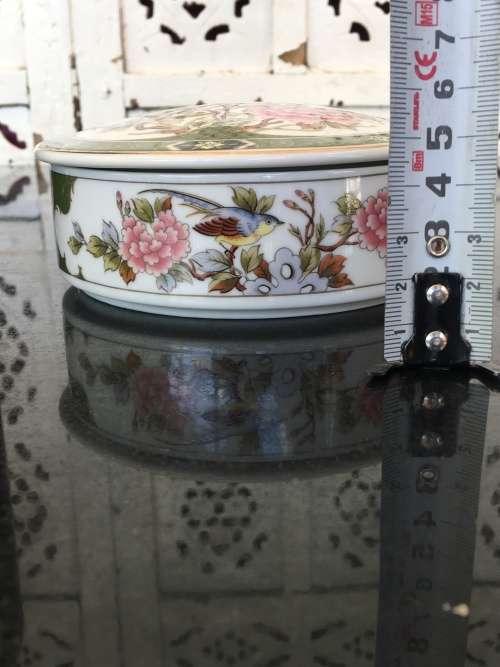 A Beautiful Japanese Imari Lidded Dish Green & Pink Peoni & Bird Design