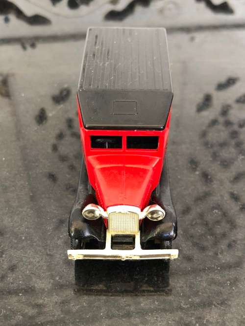 WOW !!! MODEL A FORD VAN BY LLEDO - DAYS GONE BY - ROYAL MAIL - METAL WITH PLASTIC TRIM