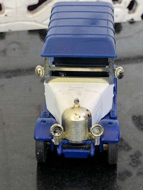 WOW !!! MODEL A FORD VAN BY LLEDO - DAYS GONE BY - OUTSPAN - METAL WITH PLASTIC TRIM