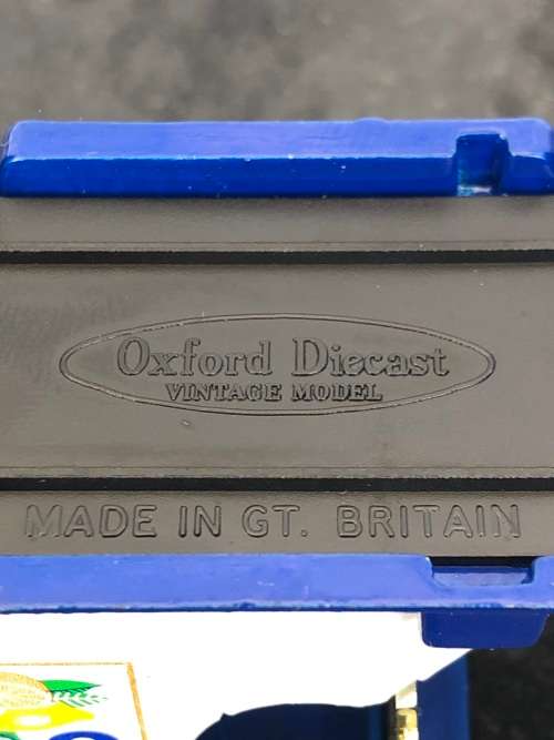 WOW !!! MODEL A FORD VAN BY LLEDO - DAYS GONE BY - OUTSPAN - METAL WITH PLASTIC TRIM