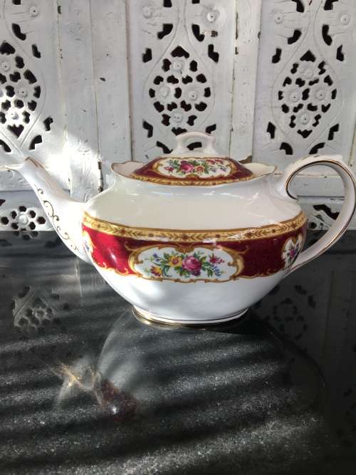 Classic Royal Albert "Lady Hamilton,Hampton Shape, Maroon & Gold, Floral Pattern Tea Pot 1Lt