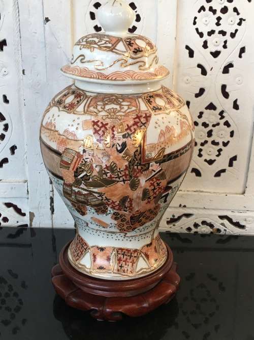 Antique Japanese Meiji Satsuma Temple Urn circa 1910 Hand Paint`Family and Prospery`
