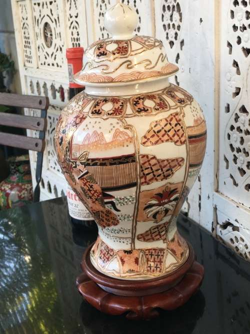 Antique Japanese Meiji Satsuma Temple Urn circa 1910 Hand Paint`Family and Prospery`