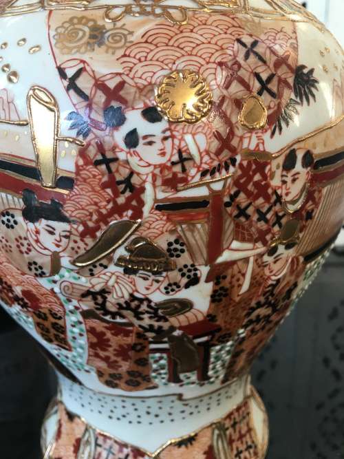 Antique Japanese Meiji Satsuma Temple Urn circa 1910 Hand Paint`Family and Prospery`