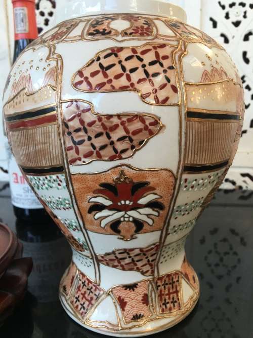 Antique Japanese Meiji Satsuma Temple Urn circa 1910 Hand Paint`Family and Prospery`