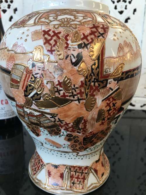 Antique Japanese Meiji Satsuma Temple Urn circa 1910 Hand Paint`Family and Prospery`