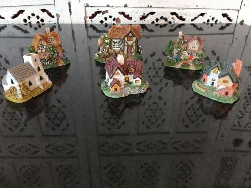 Lot of 6 The Leanardo Collection Liliput Style Miniature Houses