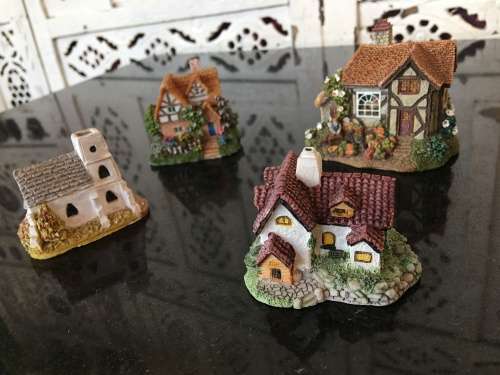 Lot of 6 The Leanardo Collection Liliput Style Miniature Houses