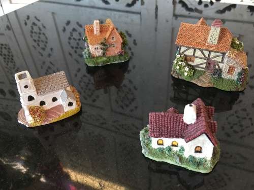 Lot of 6 The Leanardo Collection Liliput Style Miniature Houses