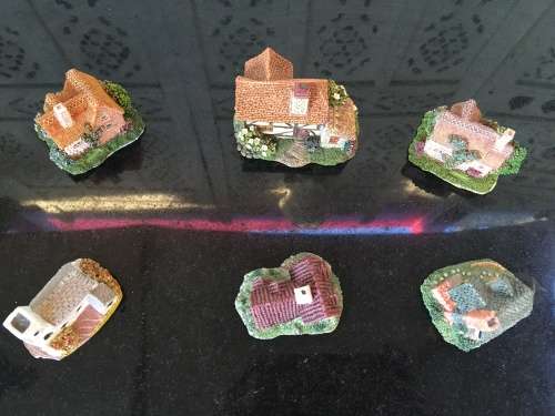 Lot of 6 The Leanardo Collection Liliput Style Miniature Houses
