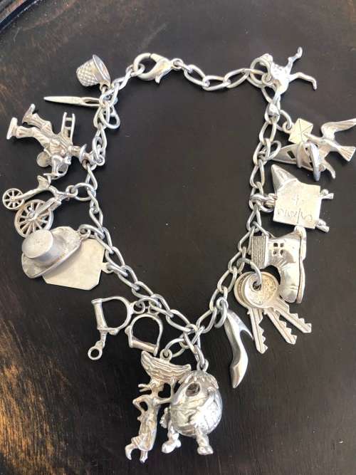 STUNNING STERLING SILVER CHARM BRACELET - WITH 15 OLD RARE CHARMS - CLEARLY MARKED - 33.52g