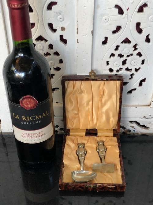 GORGEOUS BOXED SET OF BABY FEEDING SPOON AND PUSHER MARKED BCM / PRIAUR EPNS - 1920's