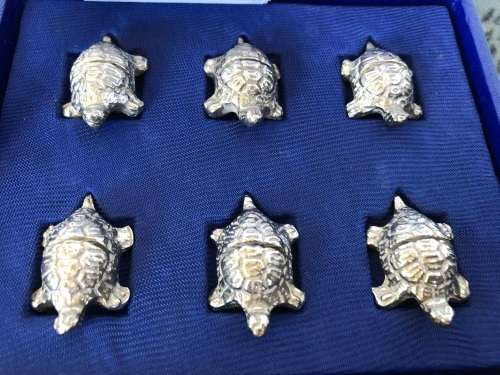 GLAMOROUS BOXED SET OF 6 METAL TORTOISE NAME PLACE TAGS - IN EXCELLENT CONDITION