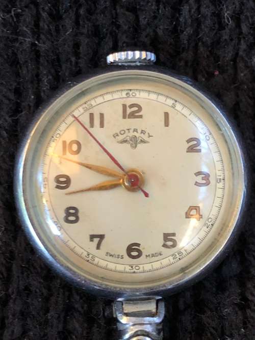 STUNNING VINTAGE MECHANICAL WIND UP ROTARY NURSES BROOCH WATCH IN FULL WORKING ORDER