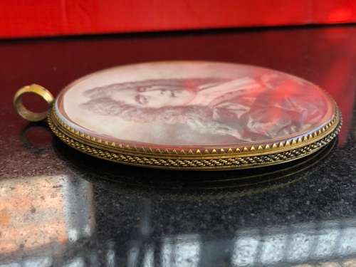 AMAZING FIND - LARGE GEORGIAN GLAZED AND GILDED ENGRAVED HANGING TRAVELLING PHOTO FRAME