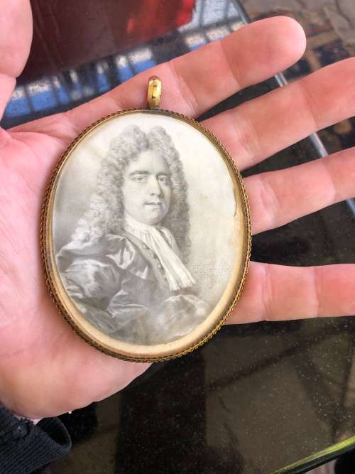 AMAZING FIND - LARGE GEORGIAN GLAZED AND GILDED ENGRAVED HANGING TRAVELLING PHOTO FRAME