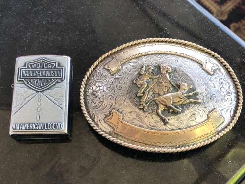 BEAUTIFUL LARGE SILVERPLATED AND BRASS HAND MADE AND ENGRAVED WESTERN BELT BUCKLE