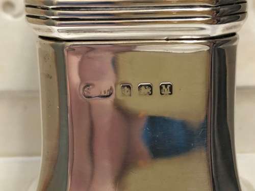 WILLIAM SUCKLING STERLING SILVER CASTOR - CLEARLY HALLMARKED AND DATED TO 1935 - 149.47g