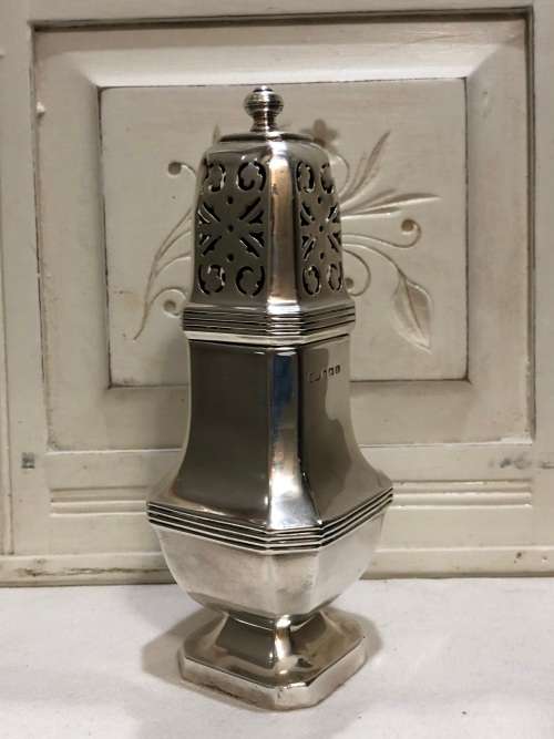 WILLIAM SUCKLING STERLING SILVER CASTOR - CLEARLY HALLMARKED AND DATED TO 1935 - 149.47g