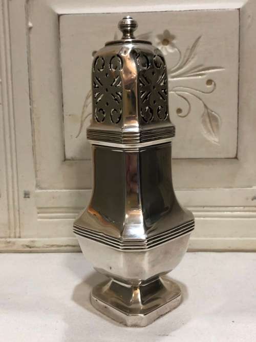 WILLIAM SUCKLING STERLING SILVER CASTOR - CLEARLY HALLMARKED AND DATED TO 1935 - 149.47g