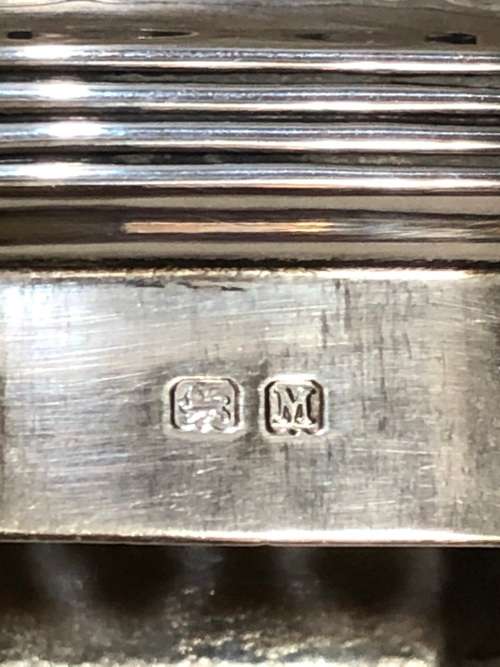 WILLIAM SUCKLING STERLING SILVER CASTOR - CLEARLY HALLMARKED AND DATED TO 1935 - 149.47g