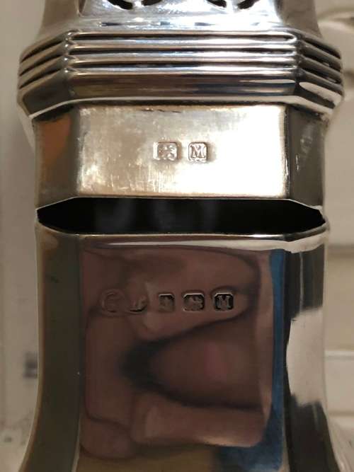 WILLIAM SUCKLING STERLING SILVER CASTOR - CLEARLY HALLMARKED AND DATED TO 1935 - 149.47g