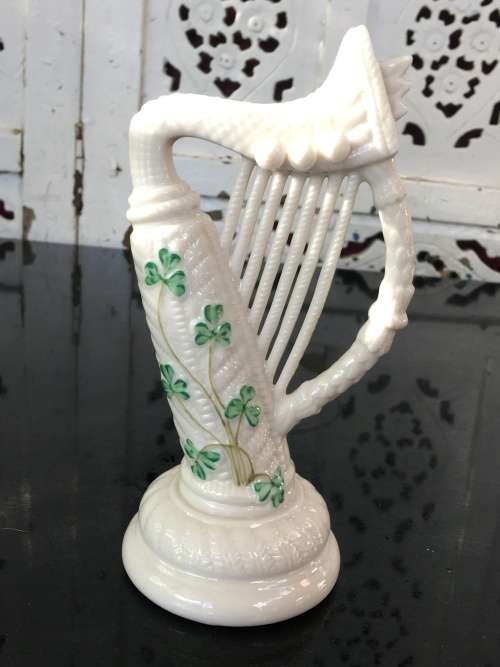 c1926-1946 Belleek China Irish Symbols Ivory & Green Harp. Mint Condition. 16 cm