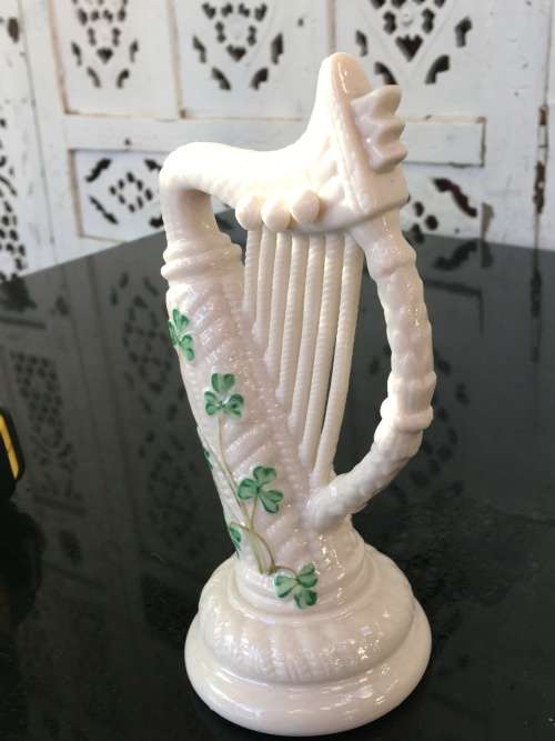 c1926-1946 Belleek China Irish Symbols Ivory & Green Harp. Mint Condition. 16 cm