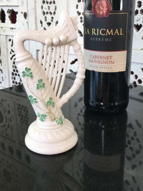 c1926-1946 Belleek China Irish Symbols Ivory & Green Harp. Mint Condition. 16 cm