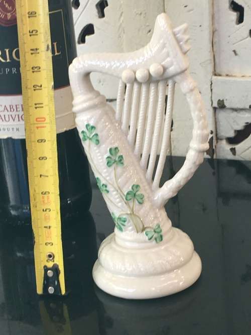 c1926-1946 Belleek China Irish Symbols Ivory & Green Harp. Mint Condition. 16 cm