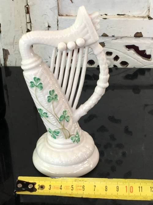 c1926-1946 Belleek China Irish Symbols Ivory & Green Harp. Mint Condition. 16 cm