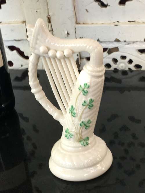 c1926-1946 Belleek China Irish Symbols Ivory & Green Harp. Mint Condition. 16 cm