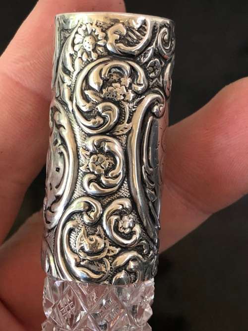 WOW !!! CUT GLASS PERFUME BOTTLE WITH STOPPER - HALLMARKED SILVER COLLAR - WALKER AND HALL c1911