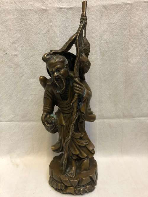 WOW !!! AWESOME FIND - QIANLONG NIANZHI CHINESE BRONZE OF A FISHERMAN  - SIGNED UNDERNEATH - 4.1kg