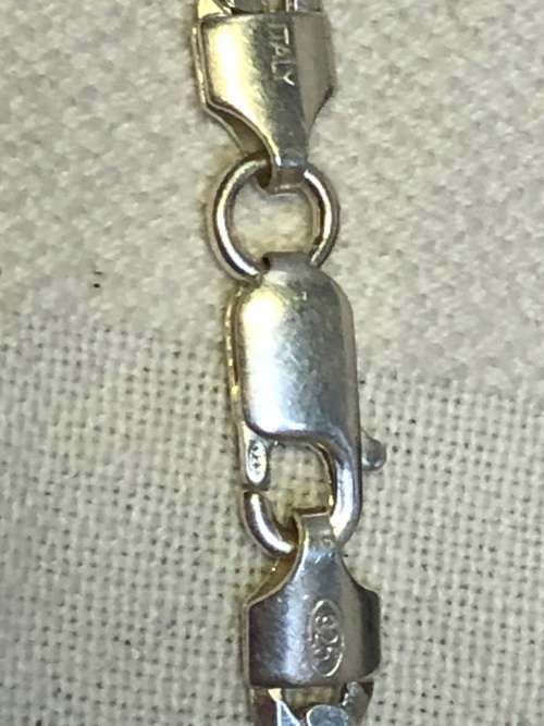 WOW !!! BEAUTIFUL ITALIAN STERLING SILVER FIGARO CHAIN WITH A LOBSTER CLASP - 555mm LONG - 17.9g