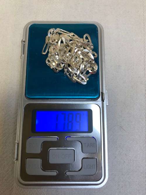 WOW !!! BEAUTIFUL ITALIAN STERLING SILVER FIGARO CHAIN WITH A LOBSTER CLASP - 555mm LONG - 17.9g