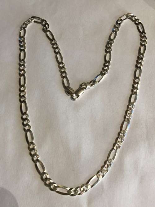 WOW !!! BEAUTIFUL ITALIAN STERLING SILVER FIGARO CHAIN WITH A LOBSTER CLASP - 555mm LONG - 17.9g