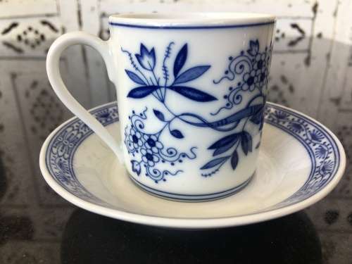 Vintage Hutschenreuther Germany Blue Onion PatternPorcelain Demitasse Duo