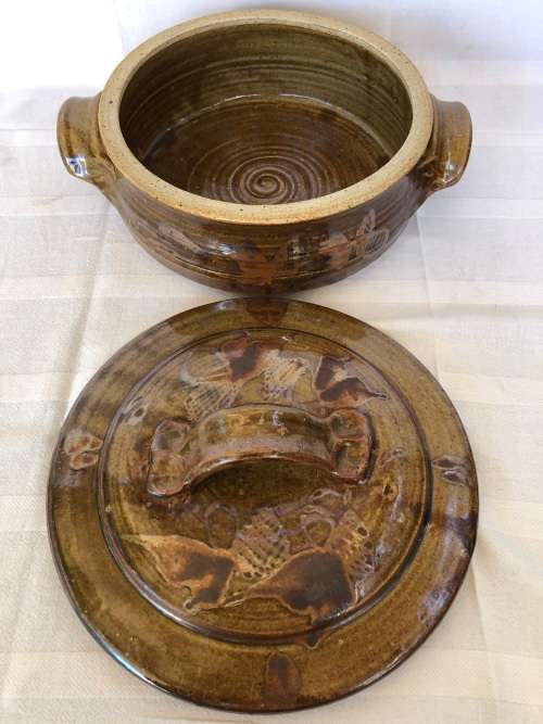 TIM MORRIS (SA 1941-1990) STUNNING LARGE HEAVY TWIN HANDLED LIDDED CASSEROLE DISH - CLEARLY MARKED