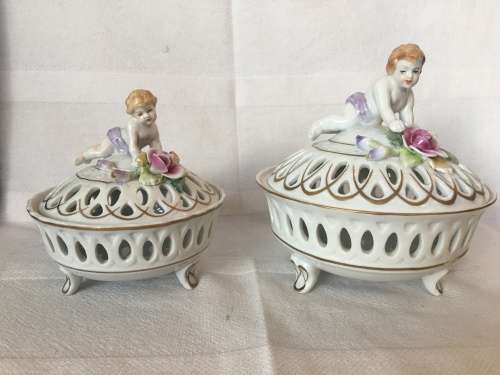 A Set Antique Dresden Von Schierholz Footed Pierced Porcelain Cherub Potpourri Baskets & Covers