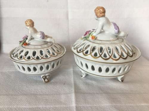 A Set Antique Dresden Von Schierholz Footed Pierced Porcelain Cherub Potpourri Baskets & Covers