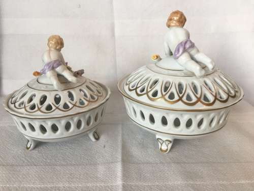 A Set Antique Dresden Von Schierholz Footed Pierced Porcelain Cherub Potpourri Baskets & Covers