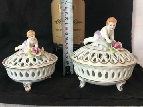 A Set Antique Dresden Von Schierholz Footed Pierced Porcelain Cherub Potpourri Baskets & Covers