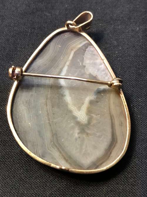 WOW !!!! 9ct GOLD MOUNTED NATURAL AGATE SPECIMEN OVAL BROOCH WITH A PENDANT FITTING - CLEARLY MARKED