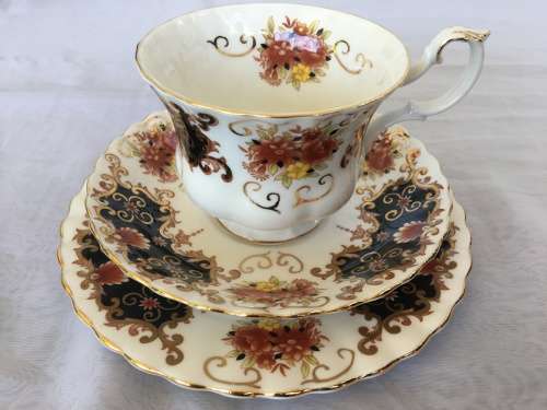 Rare Disc- c 1960s Royal Albert Bone China England `HERITAGE` Imari Style Trio Montrose Footed Cup