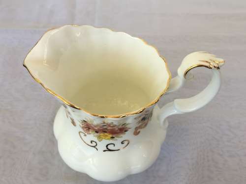 Rare Disc- c 1960s Royal Albert Bone China England `HERITAGE` Imari Style  Montrose Footed Creamer