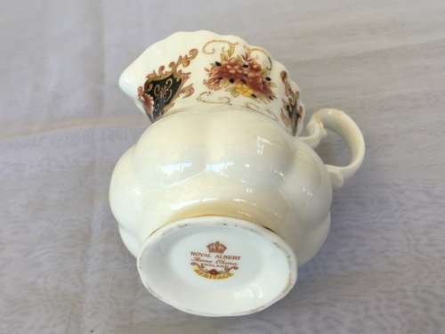 Rare Disc- c 1960s Royal Albert Bone China England `HERITAGE` Imari Style  Montrose Footed Creamer