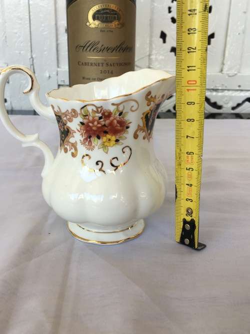 Rare Disc- c 1960s Royal Albert Bone China England `HERITAGE` Imari Style  Montrose Footed Creamer