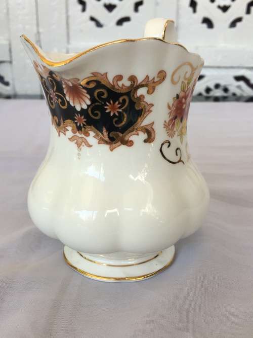 Rare Disc- c 1960s Royal Albert Bone China England `HERITAGE` Imari Style  Montrose Footed Creamer