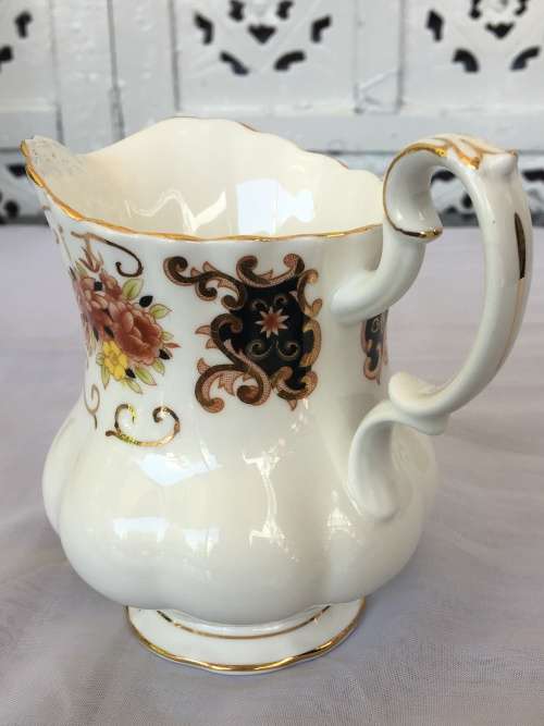 Rare Disc- c 1960s Royal Albert Bone China England `HERITAGE` Imari Style  Montrose Footed Creamer